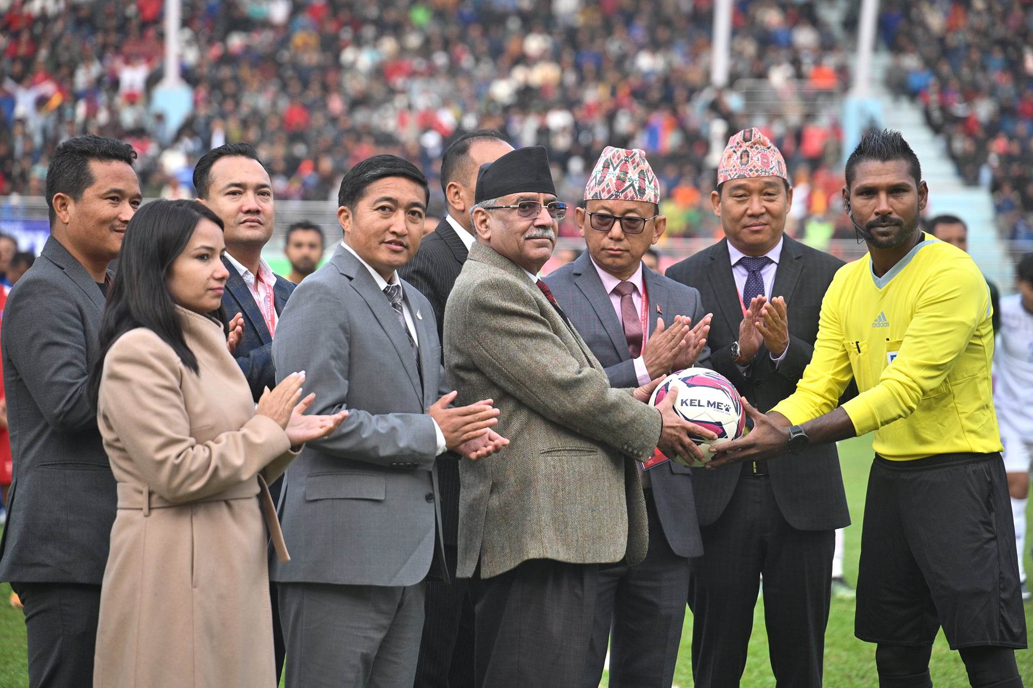 नेपाल र लाओसबीचको उपाधि भिडन्त हेर्न दशरथ रंगशाला पुगे प्रधानमन्त्री प्रचण्ड